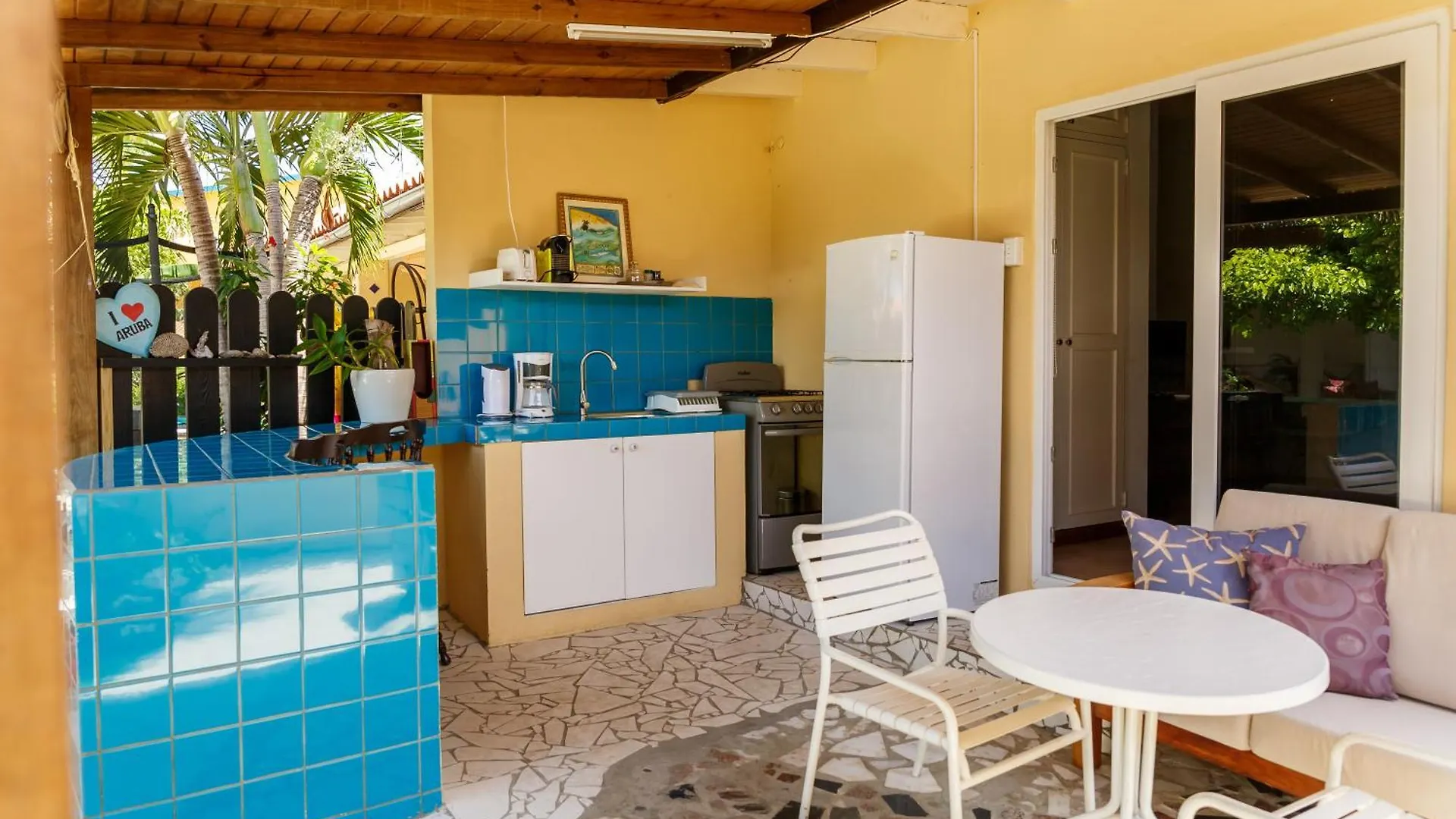Casalina Garden 2 Blocks To Palm Beach & Kitesurfing School Apartment