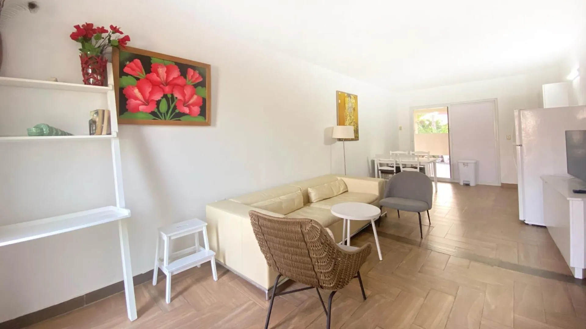 Casalina Garden 2 Blocks To Palm Beach & Kitesurfing School Apartment
