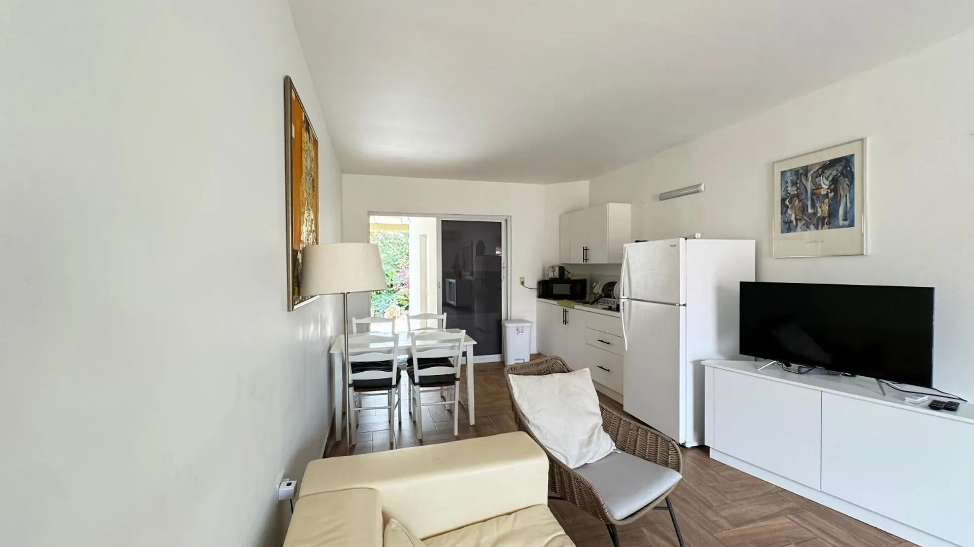 Apartment Casalina Garden 2 Blocks To Palm Beach & Kitesurfing School