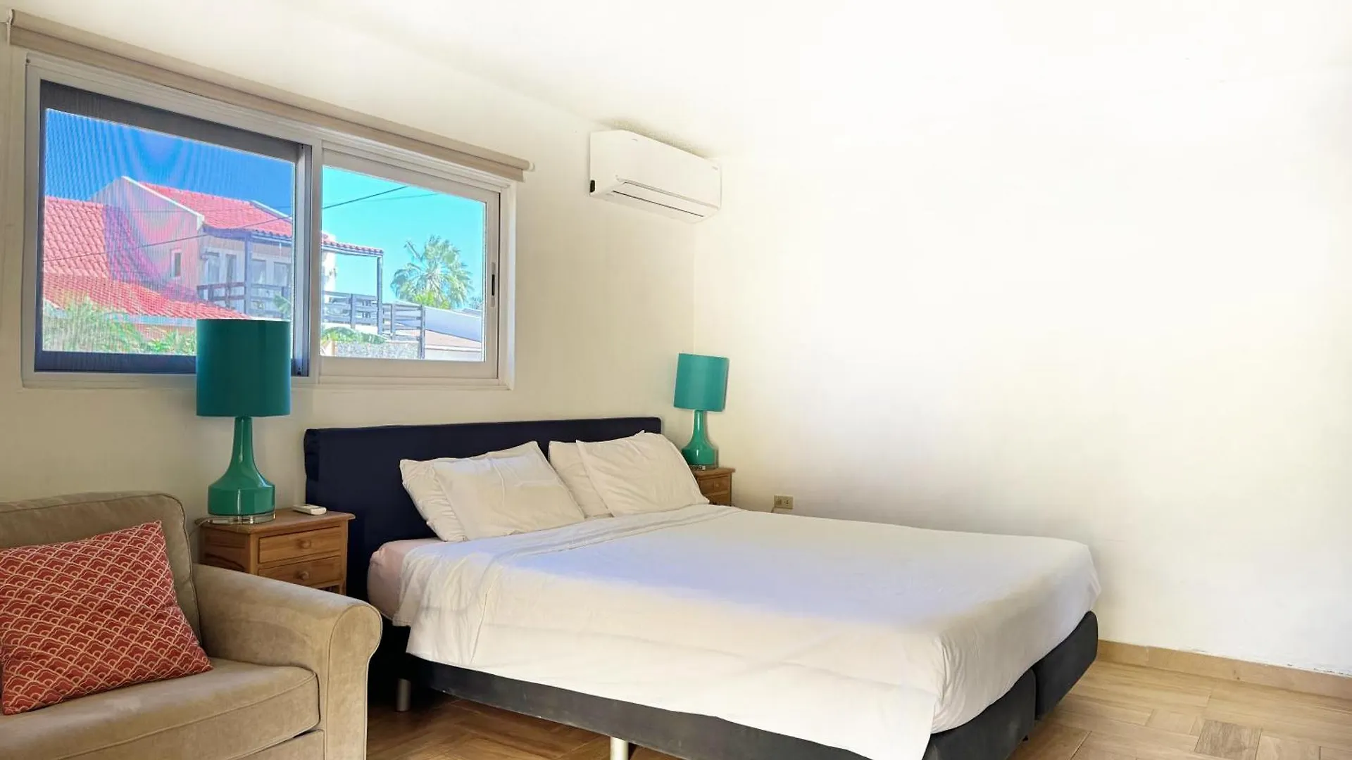 Apartment Casalina Garden 2 Blocks To Palm Beach & Kitesurfing School Aruba