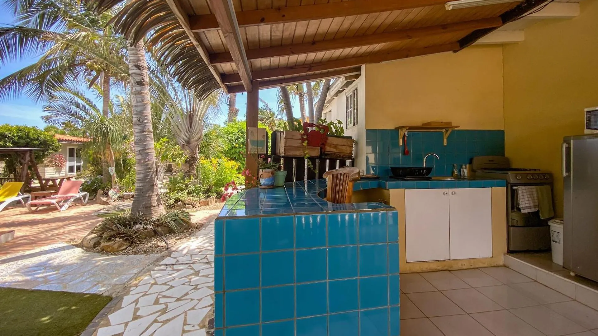 Apartment Casalina Garden 2 Blocks To Palm Beach & Kitesurfing School