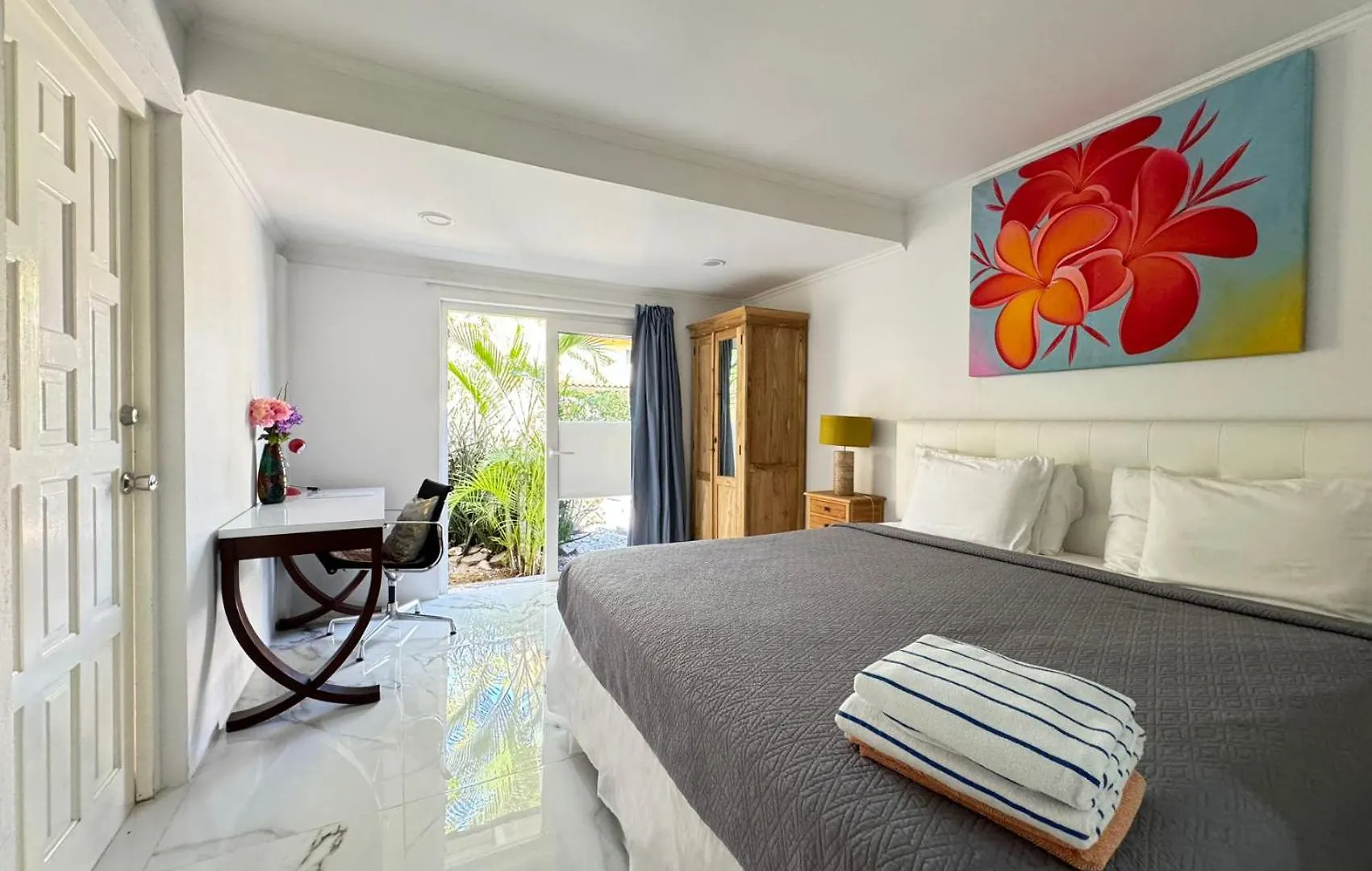 Casalina Garden 2 Blocks To Palm Beach & Kitesurfing School 0*,  Aruba