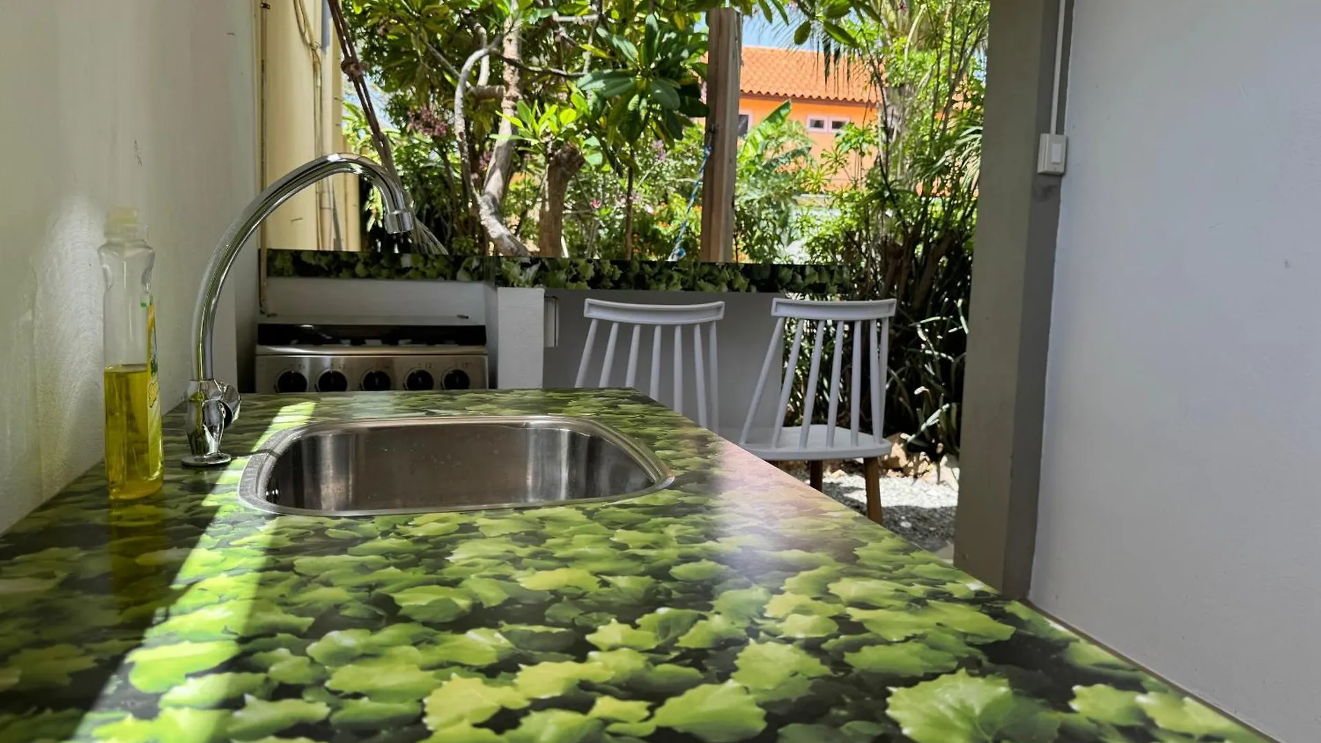 Casalina Garden 2 Blocks To Palm Beach & Kitesurfing School
