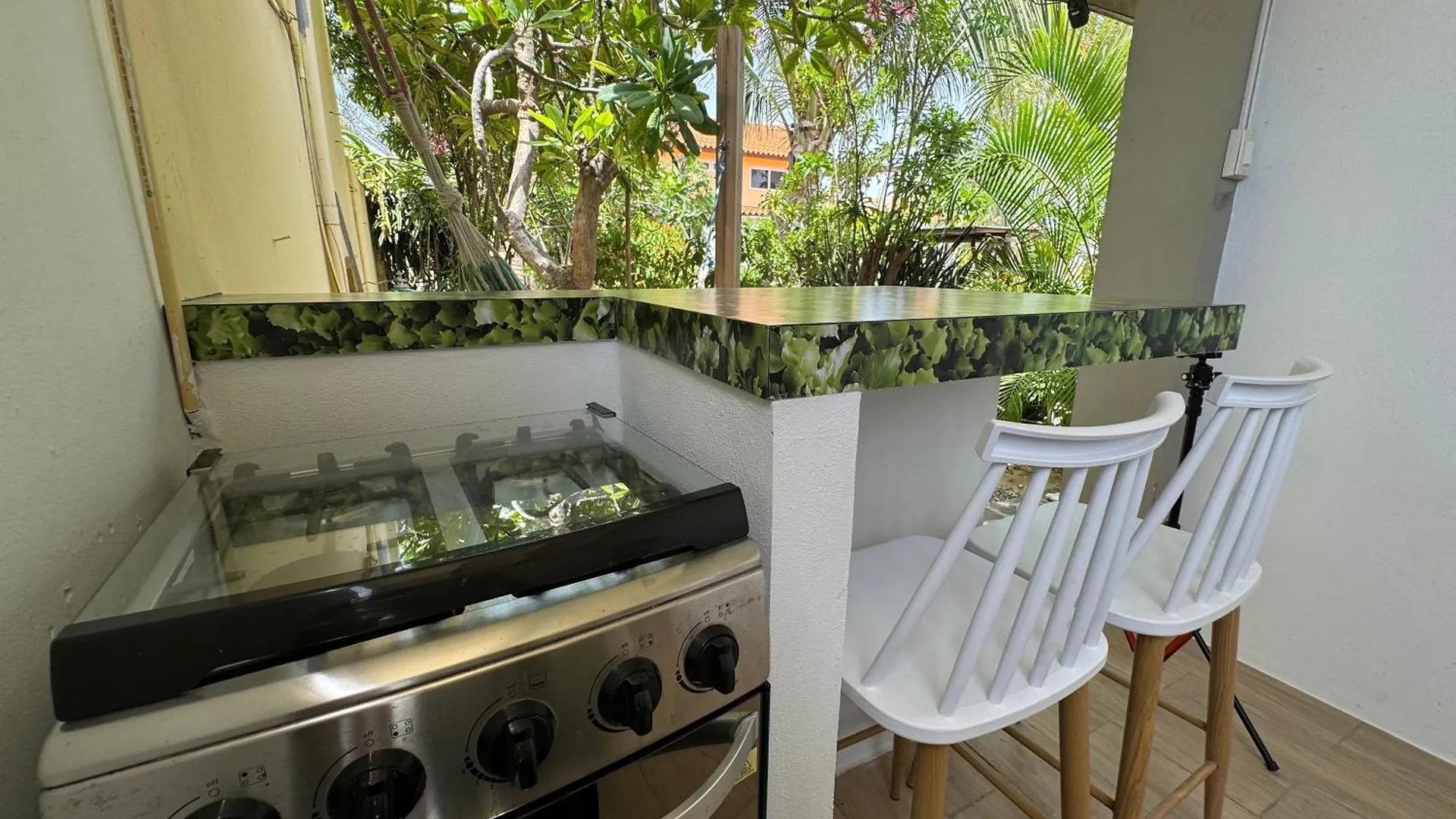 Casalina Garden 2 Blocks To Palm Beach & Kitesurfing School Apartment