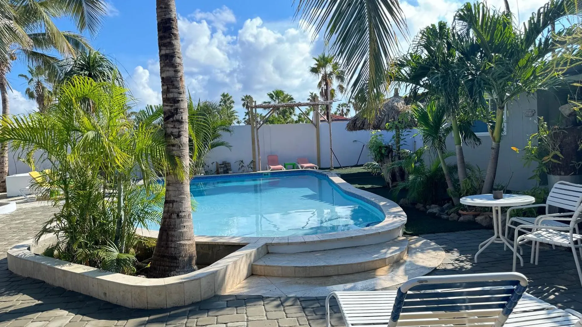 Casalina Garden 2 Blocks To Palm Beach & Kitesurfing School Apartment
