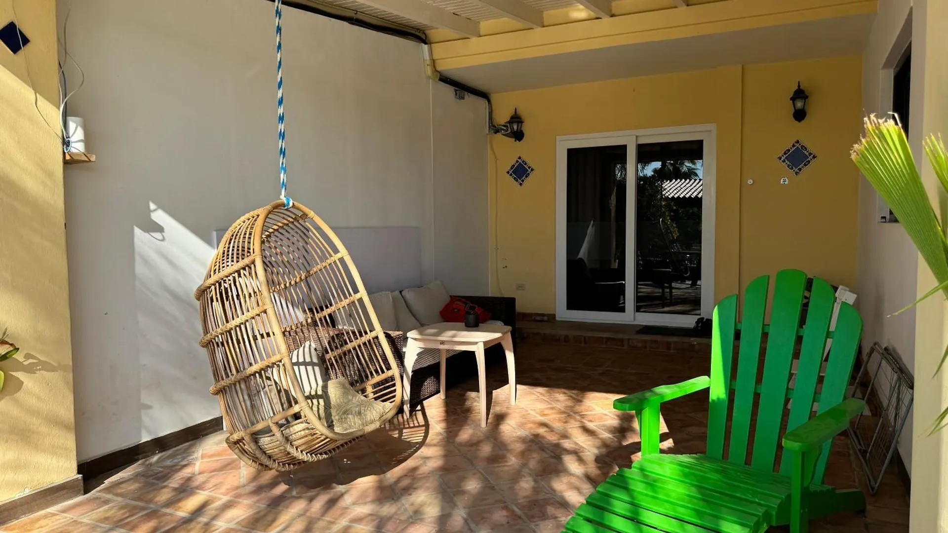 Casalina Garden 2 Blocks To Palm Beach & Kitesurfing School Apartment