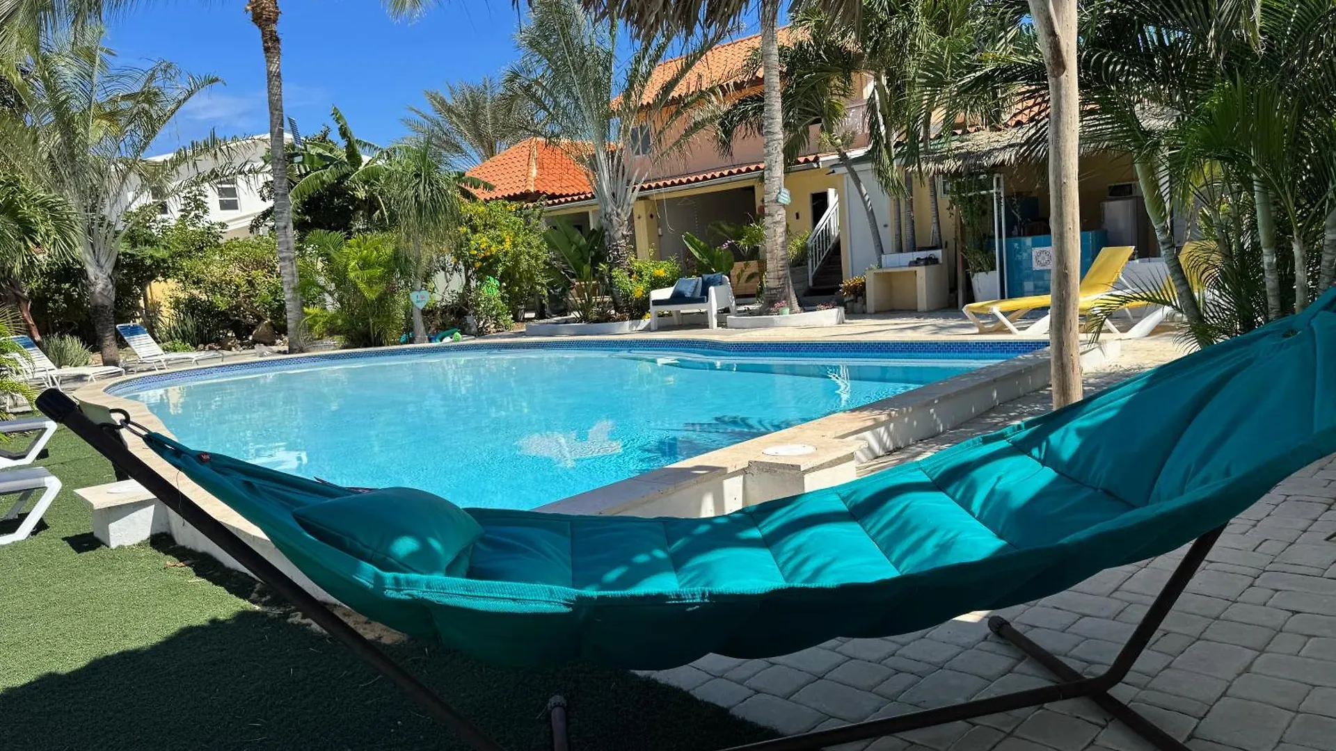 Casalina Garden 2 Blocks To Palm Beach & Kitesurfing School 0*,
