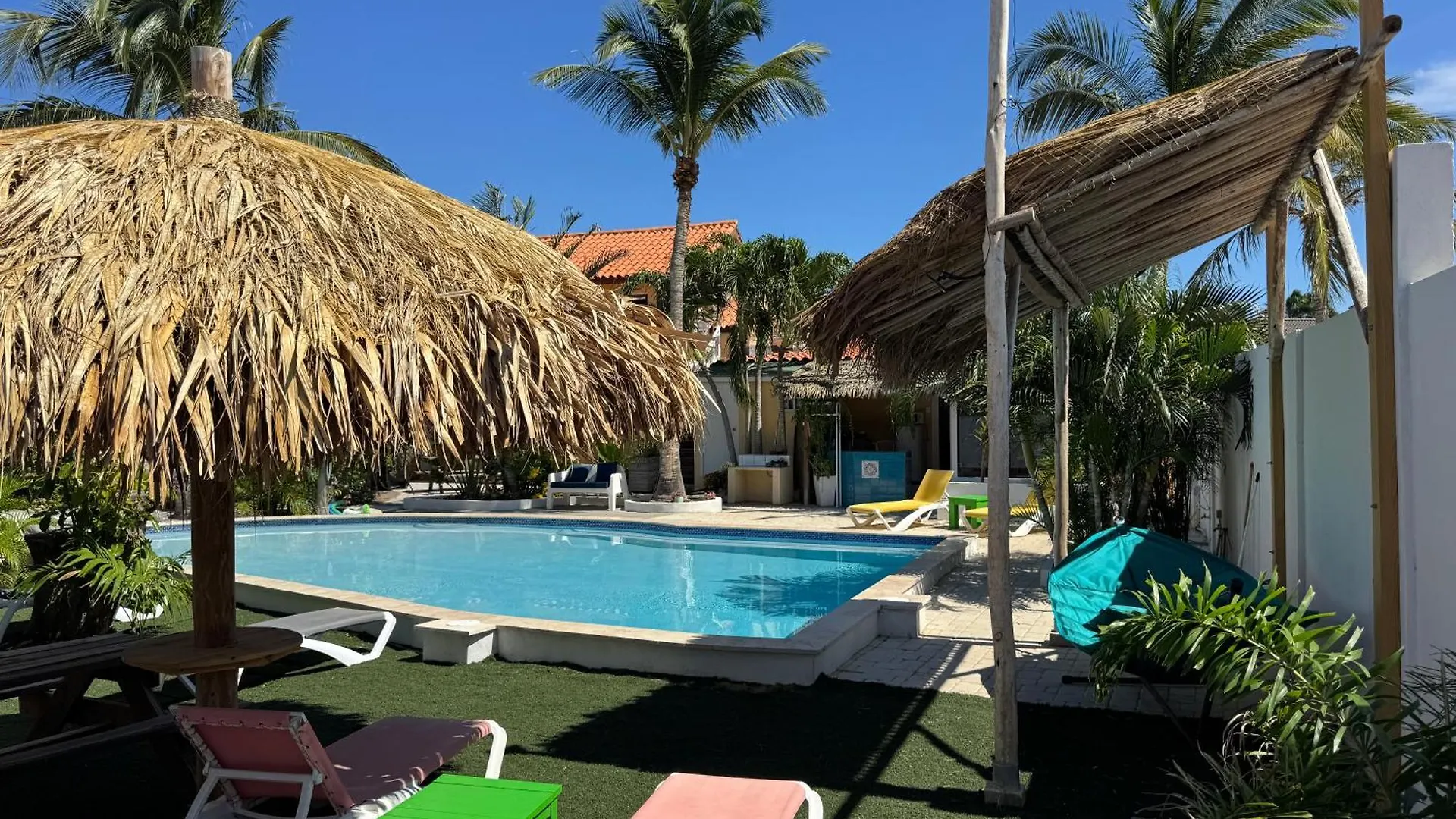 Casalina Garden 2 Blocks To Palm Beach & Kitesurfing School Apartment