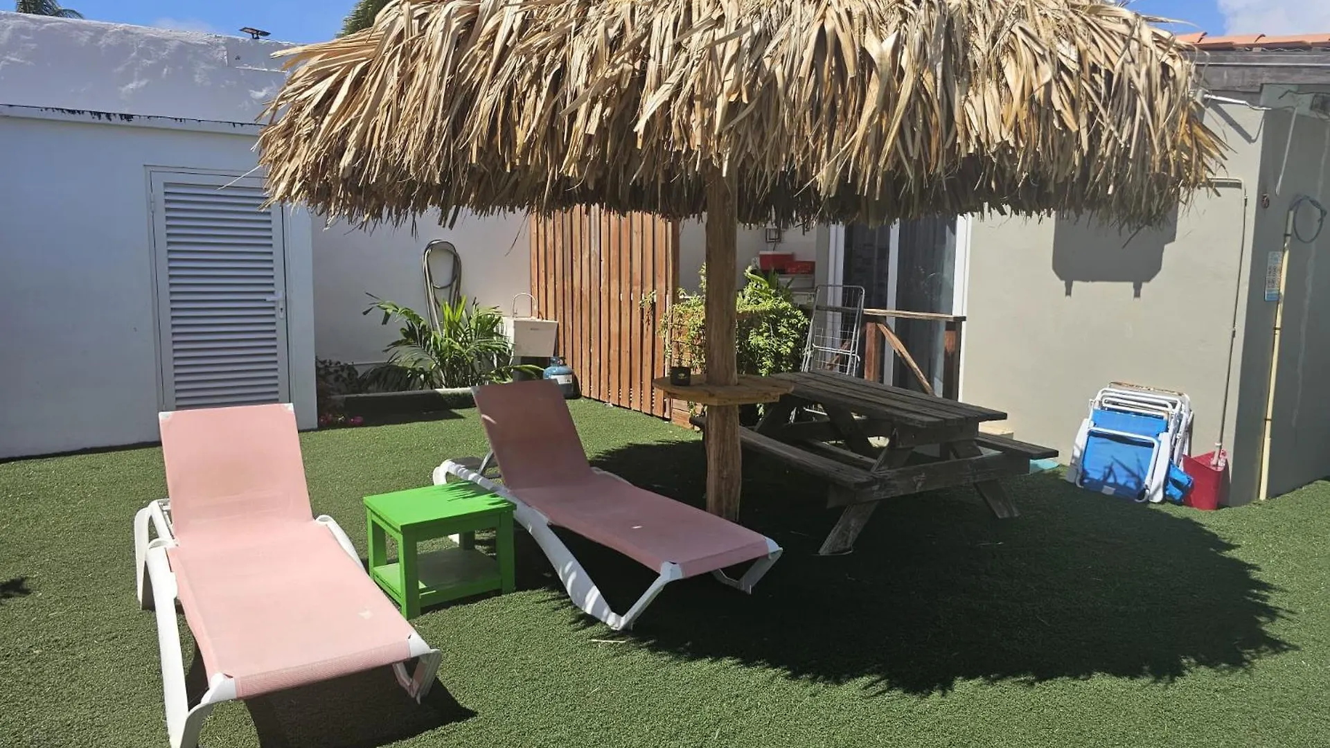 Casalina Garden 2 Blocks To Palm Beach & Kitesurfing School Aruba