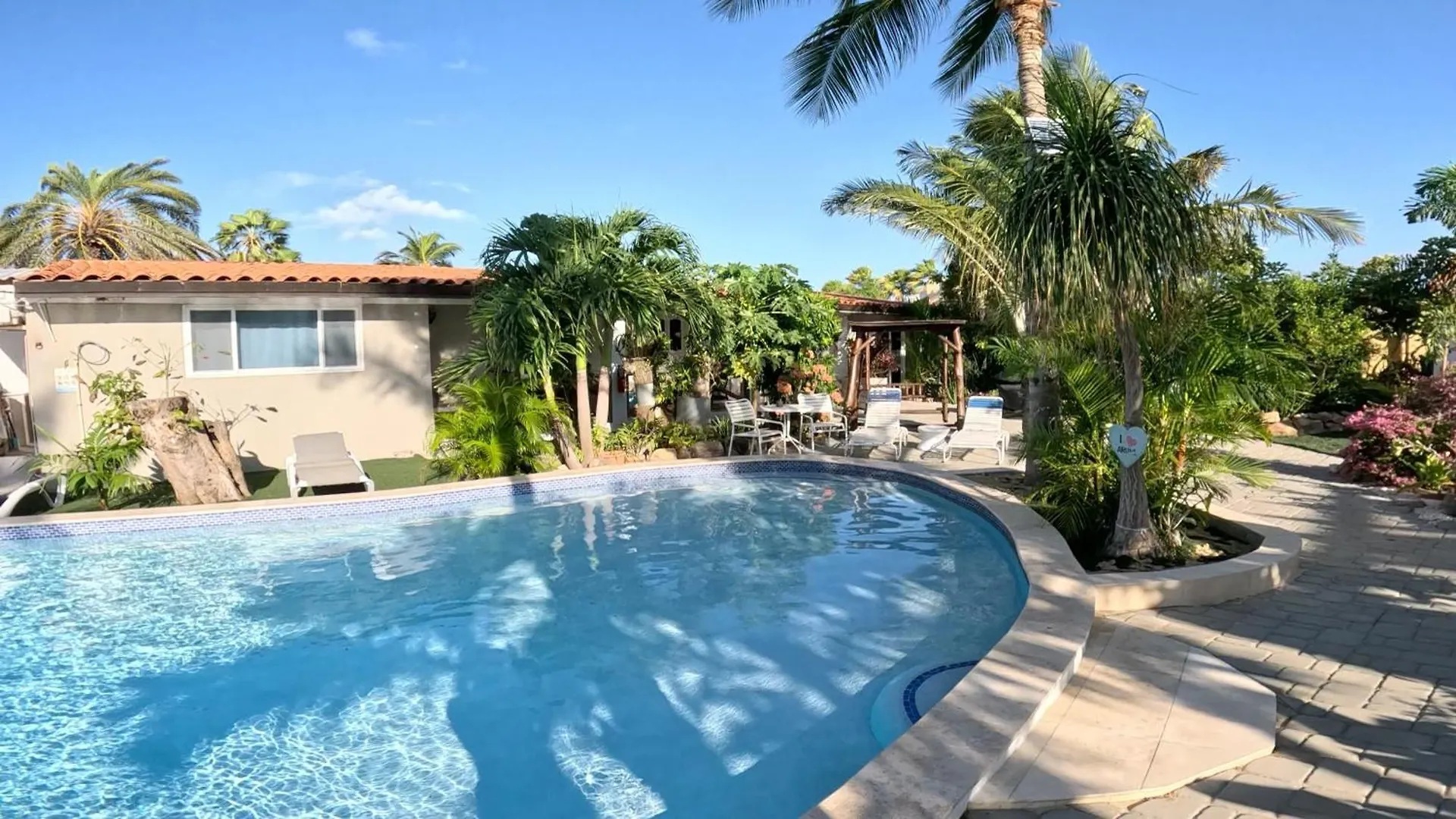 Casalina Garden 2 Blocks To Palm Beach & Kitesurfing School Apartment