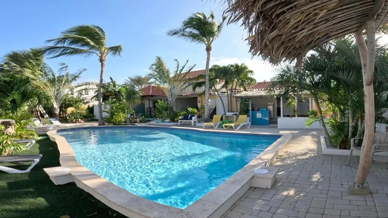 Casalina Garden 2 Blocks To Palm Beach & Kitesurfing School Aruba