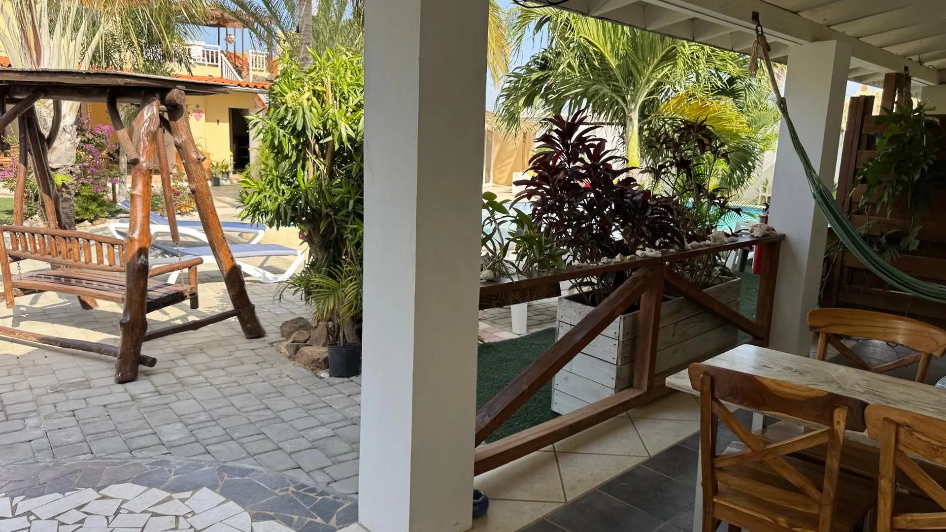 Casalina Garden 2 Blocks To Palm Beach & Kitesurfing School Apartment