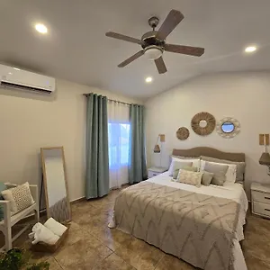 Rooi Santo Palm Beach